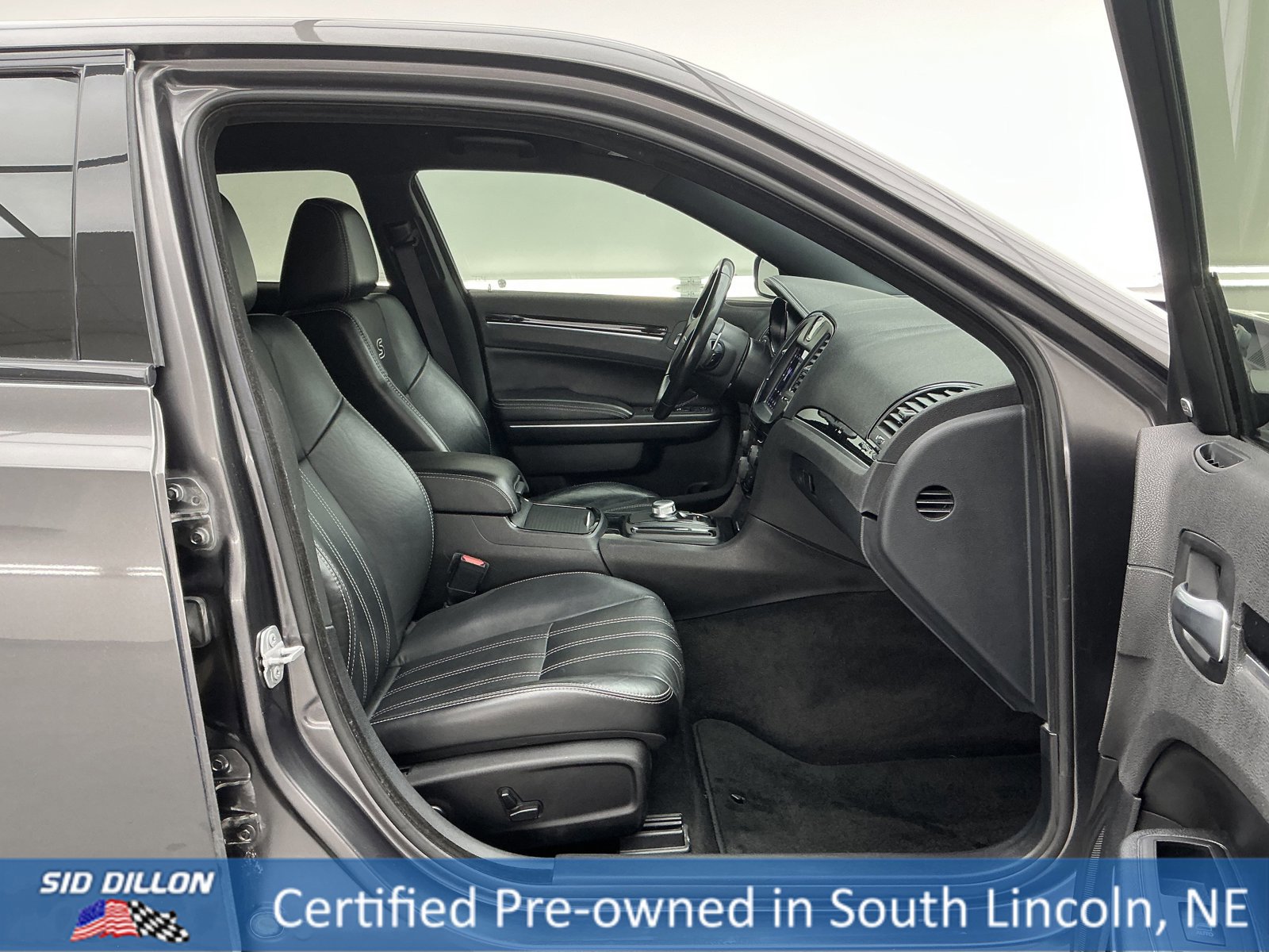 Used 2018 Chrysler 300 S image 25