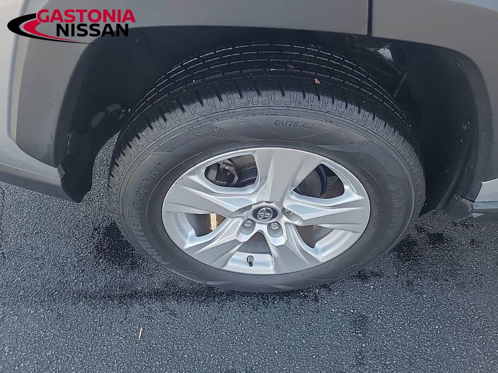 Used 2019 Toyota RAV4 XLE w/ Phone Cable & Charge Package image 17