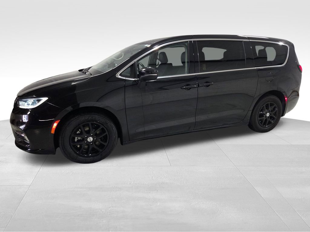 Used 2023 Chrysler Pacifica Touring-L image 8