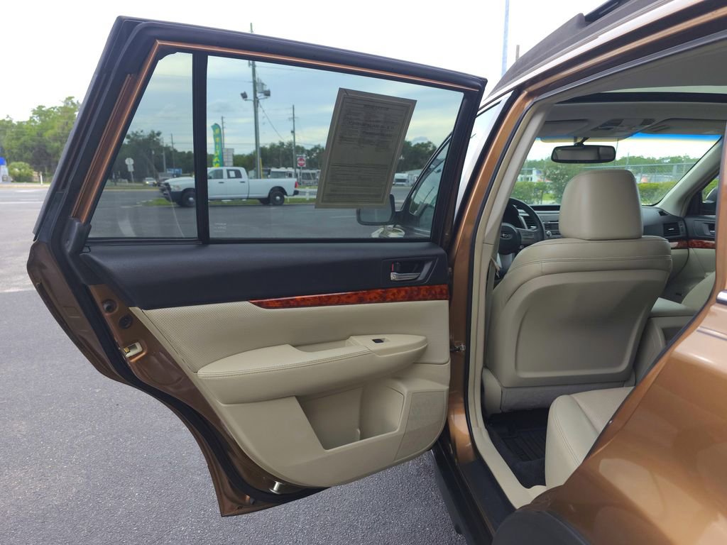 Used 2011 Subaru Outback 2.5i Limited AWD/4WD image 10