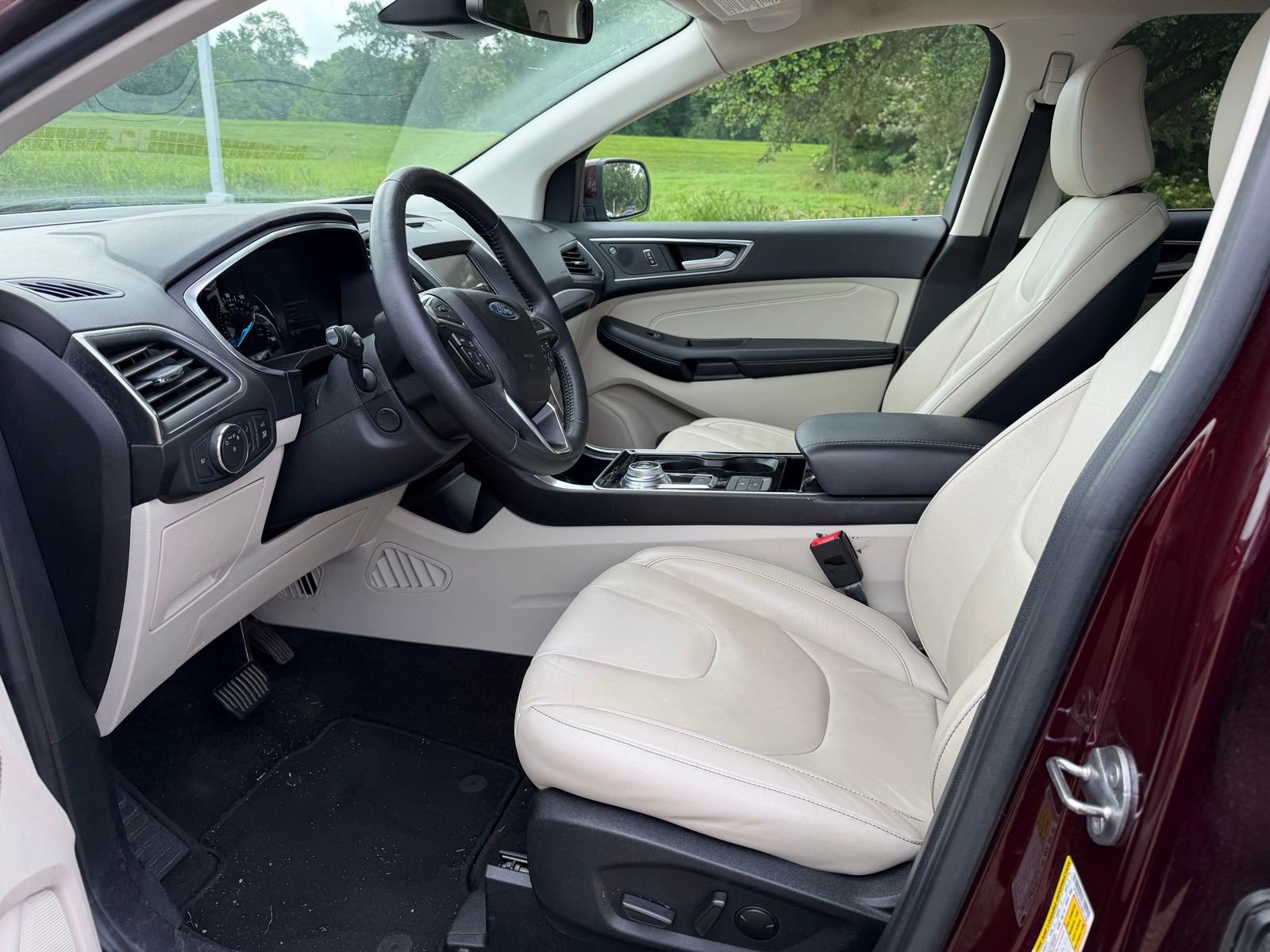 Used 2020 Ford Edge Titanium FWD image 5