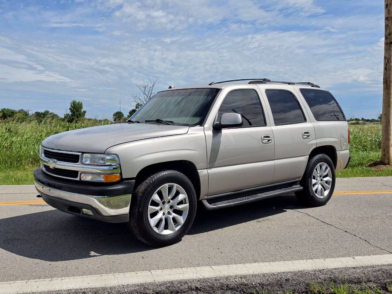 Used 2004 Chevrolet Tahoe LT w/ LT Preferred Equipment Group RWD image 2