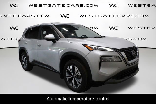 Used 2022 Nissan Rogue SV FWD image 2