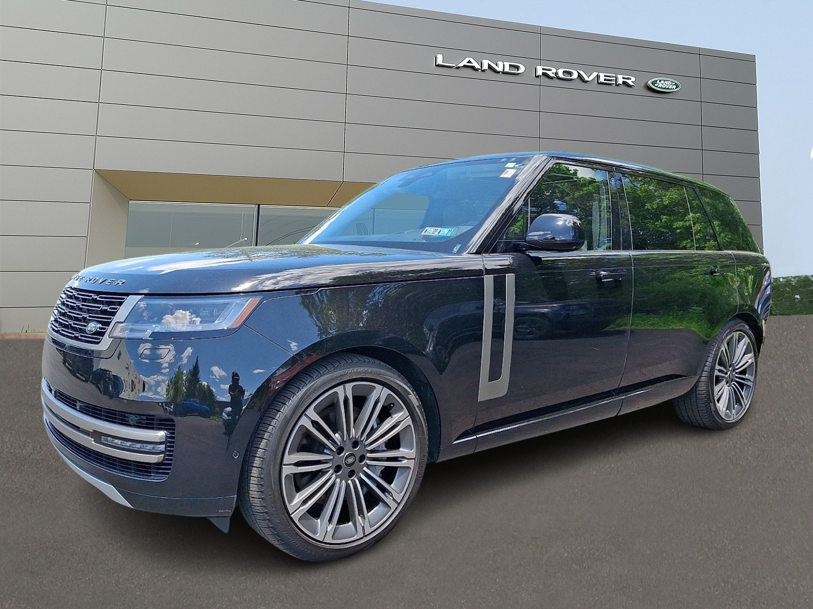 Used 2024 Land Rover Range Rover Long Wheelbase SE AWD/4WD video 1