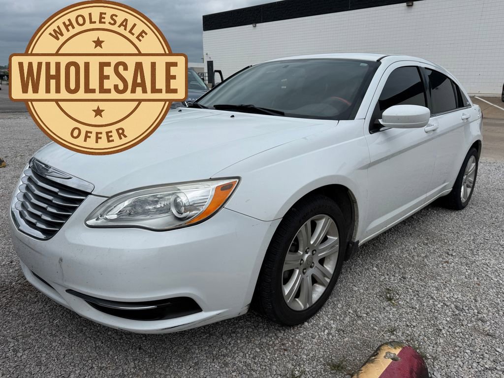 Used 2013 Chrysler 200 Touring FWD image 1