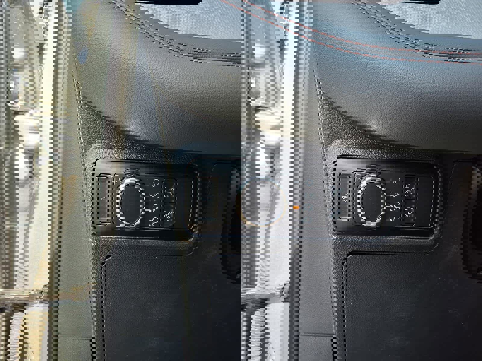 Used 2025 Ford Explorer Active image 17