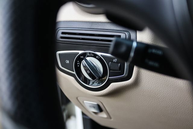 Used 2017 Mercedes-Benz GLC 300 4MATIC image 42