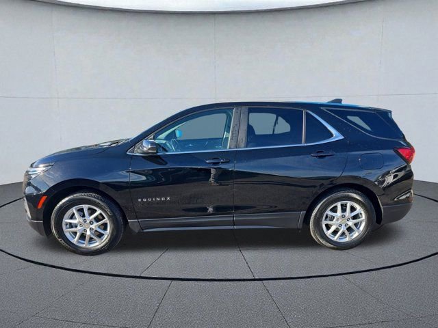 Used 2023 Chevrolet Equinox LT image 2