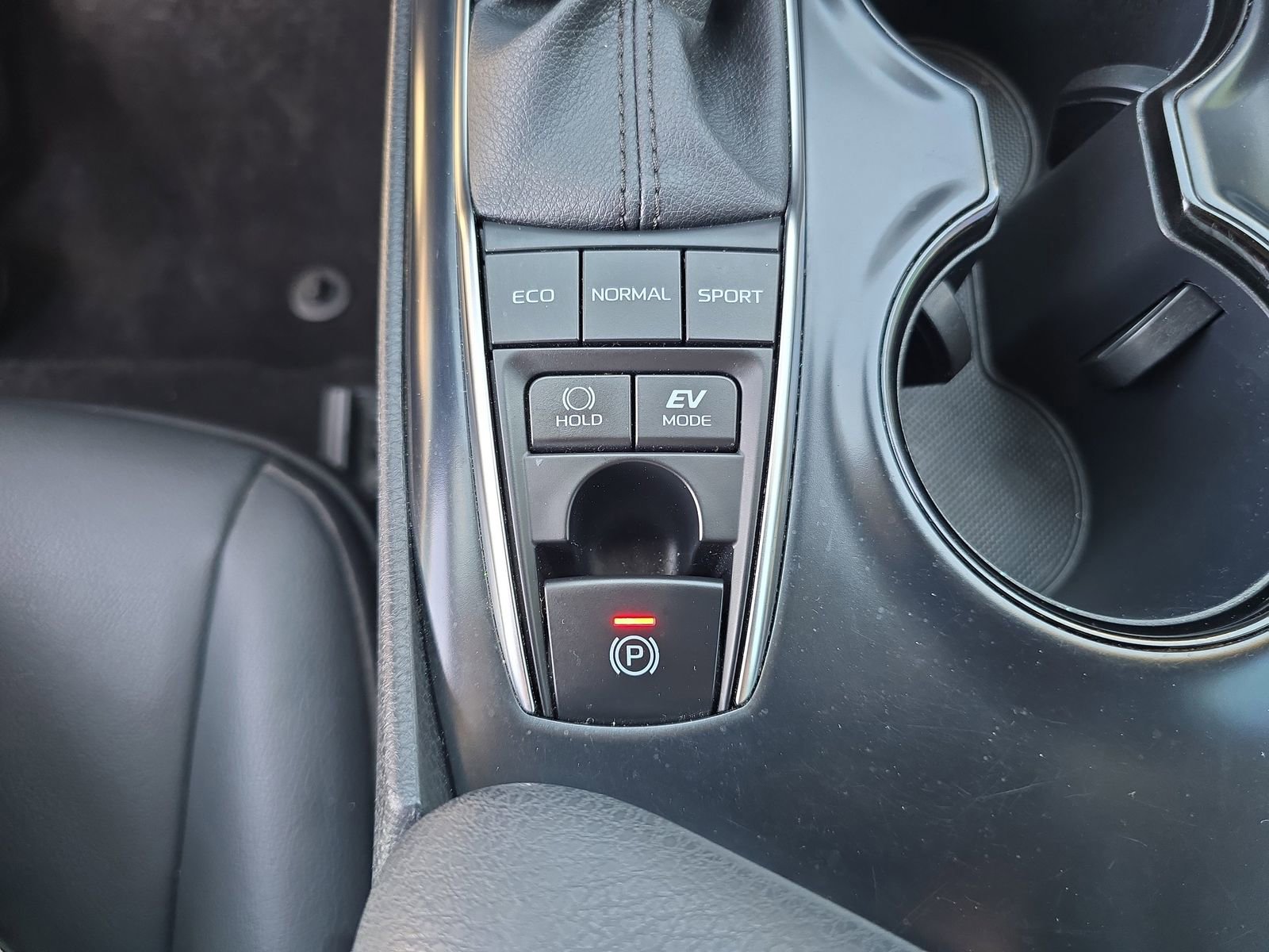 Used 2020 Toyota Camry SE FWD image 21