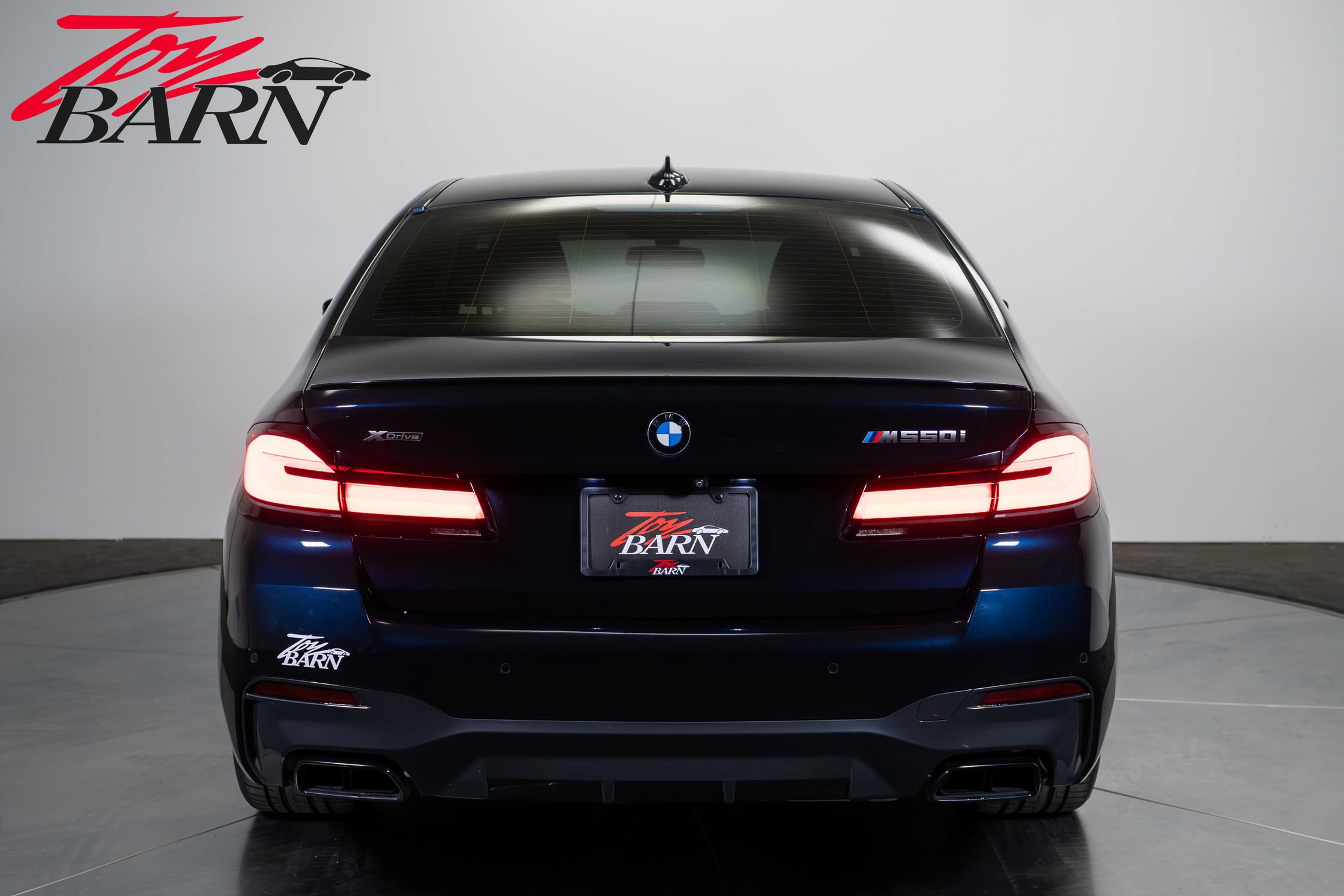 Used 2021 BMW M550i xDrive w/ Executive Package AWD/4WD image 4