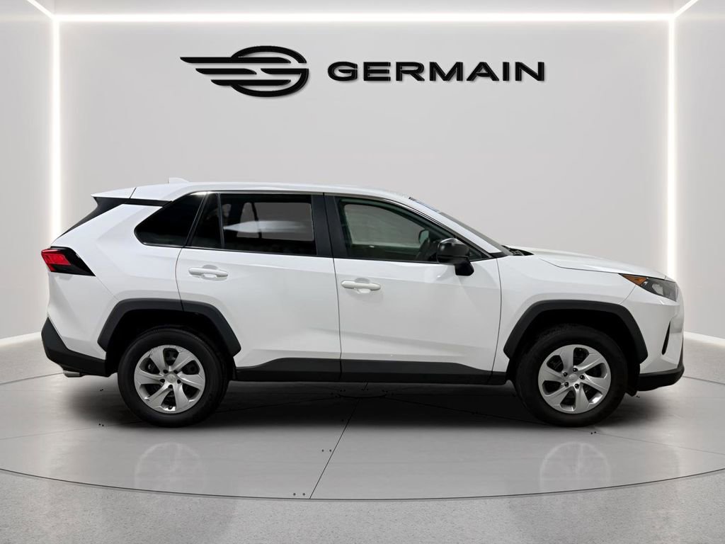 Used 2022 Toyota RAV4 LE image 9