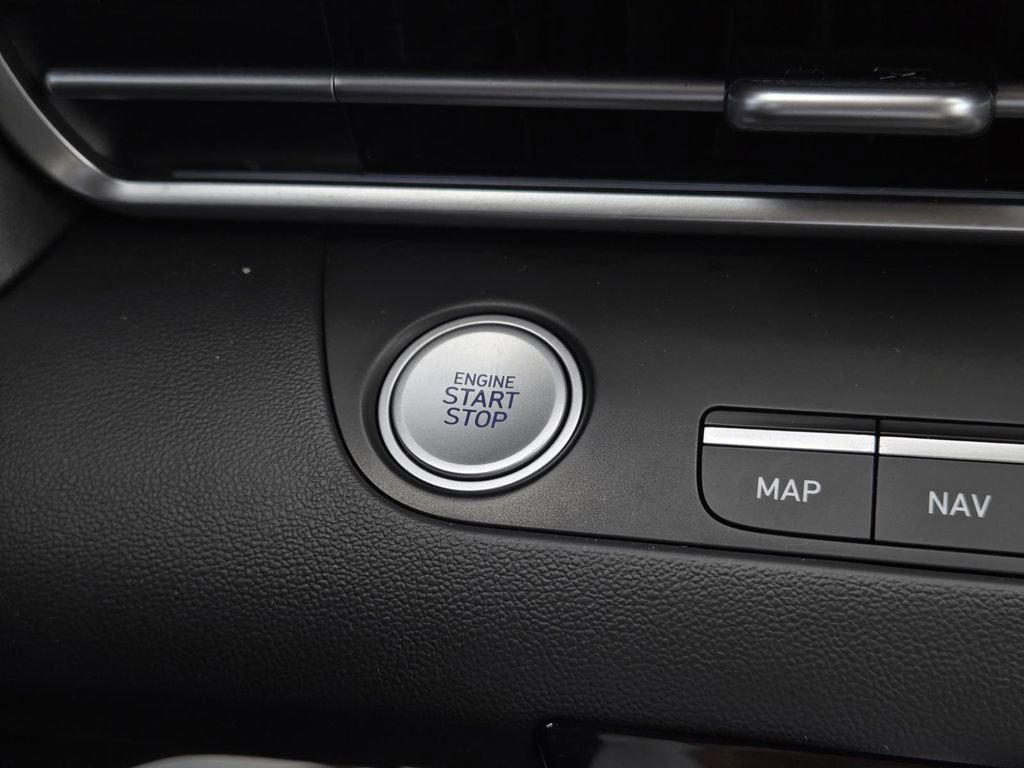 Used 2023 Hyundai Elantra Limited FWD image 12