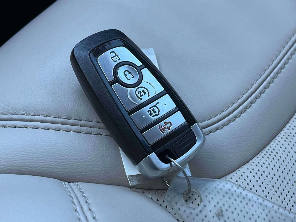 Used 2020 Ford Explorer Platinum w/ Premium Technology Package image 41