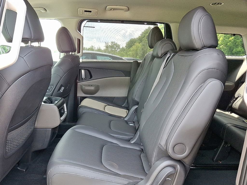 New 2026 Kia Carnival EX image 11