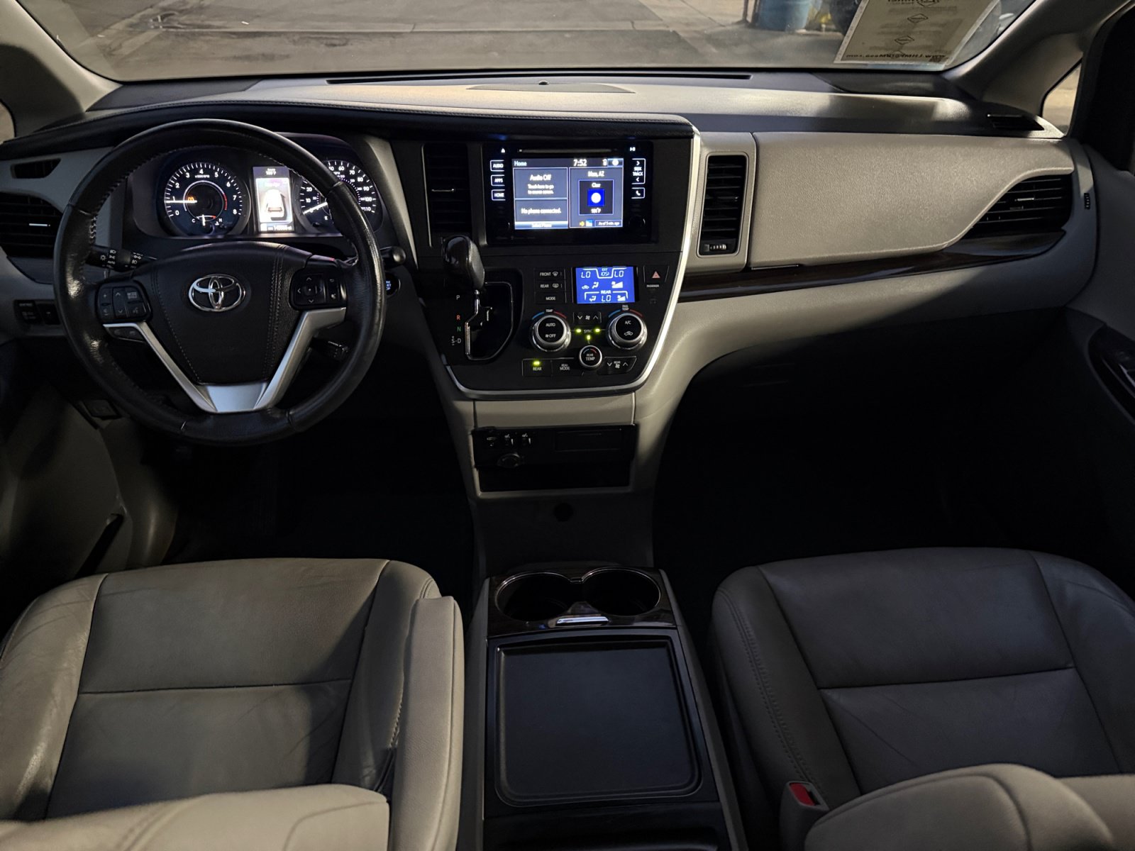 Used 2016 Toyota Sienna XLE FWD image 12
