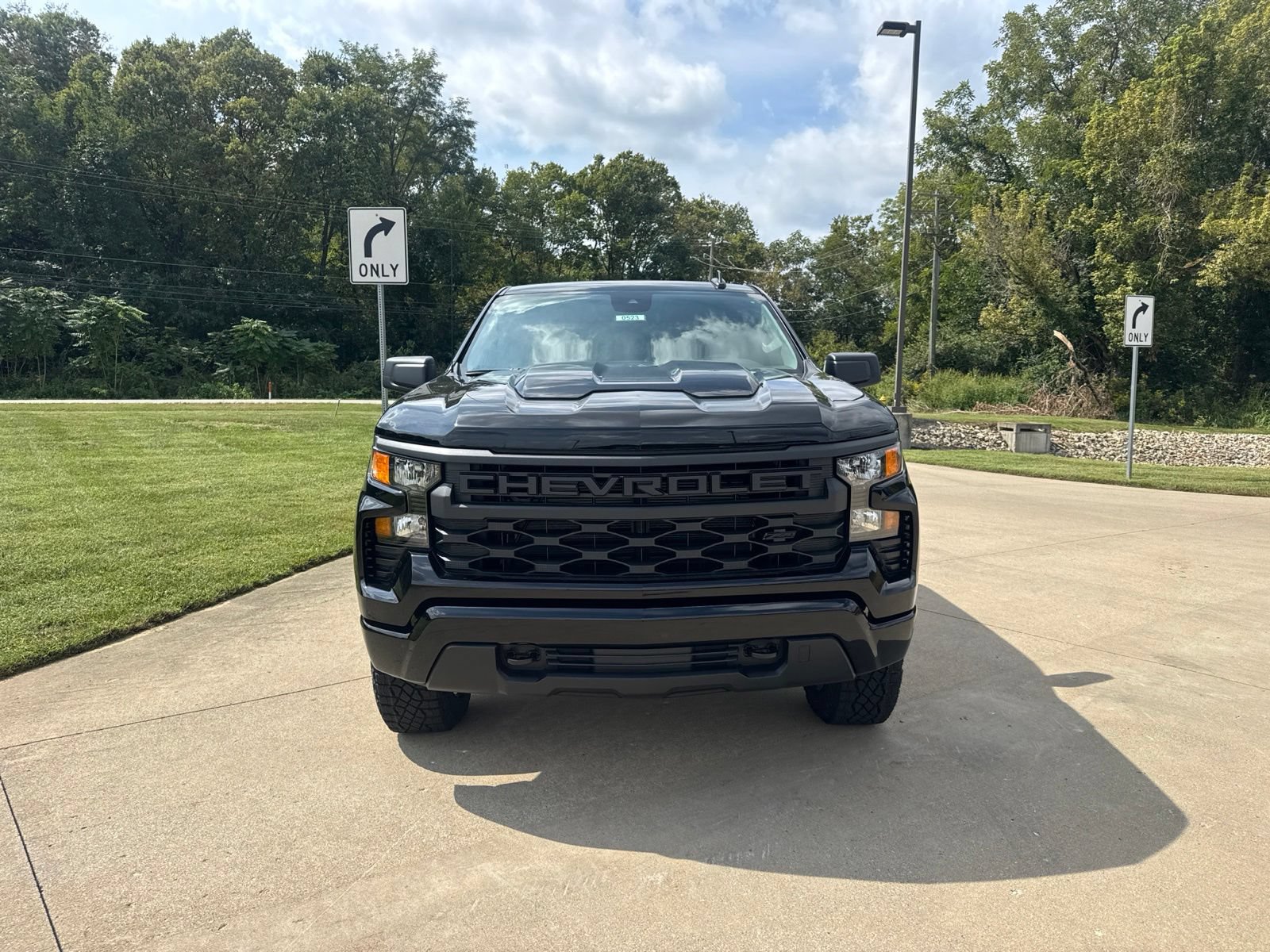 New 2026 Chevrolet Silverado 1500 Custom Trail Boss w/ Dark Appearance Package AWD/4WD image 2