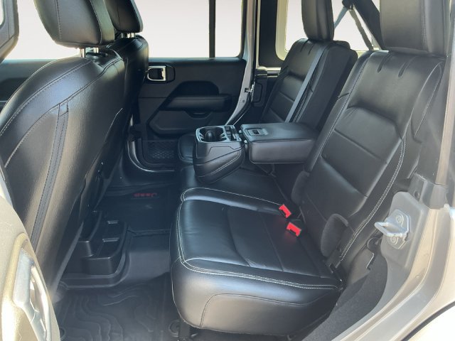 Used 2018 Jeep Wrangler Unlimited Sahara AWD/4WD image 13