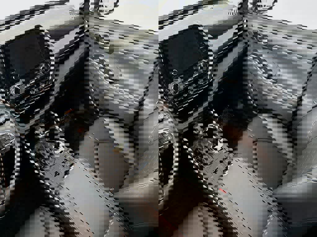 Used 2023 Toyota Highlander XLE image 11