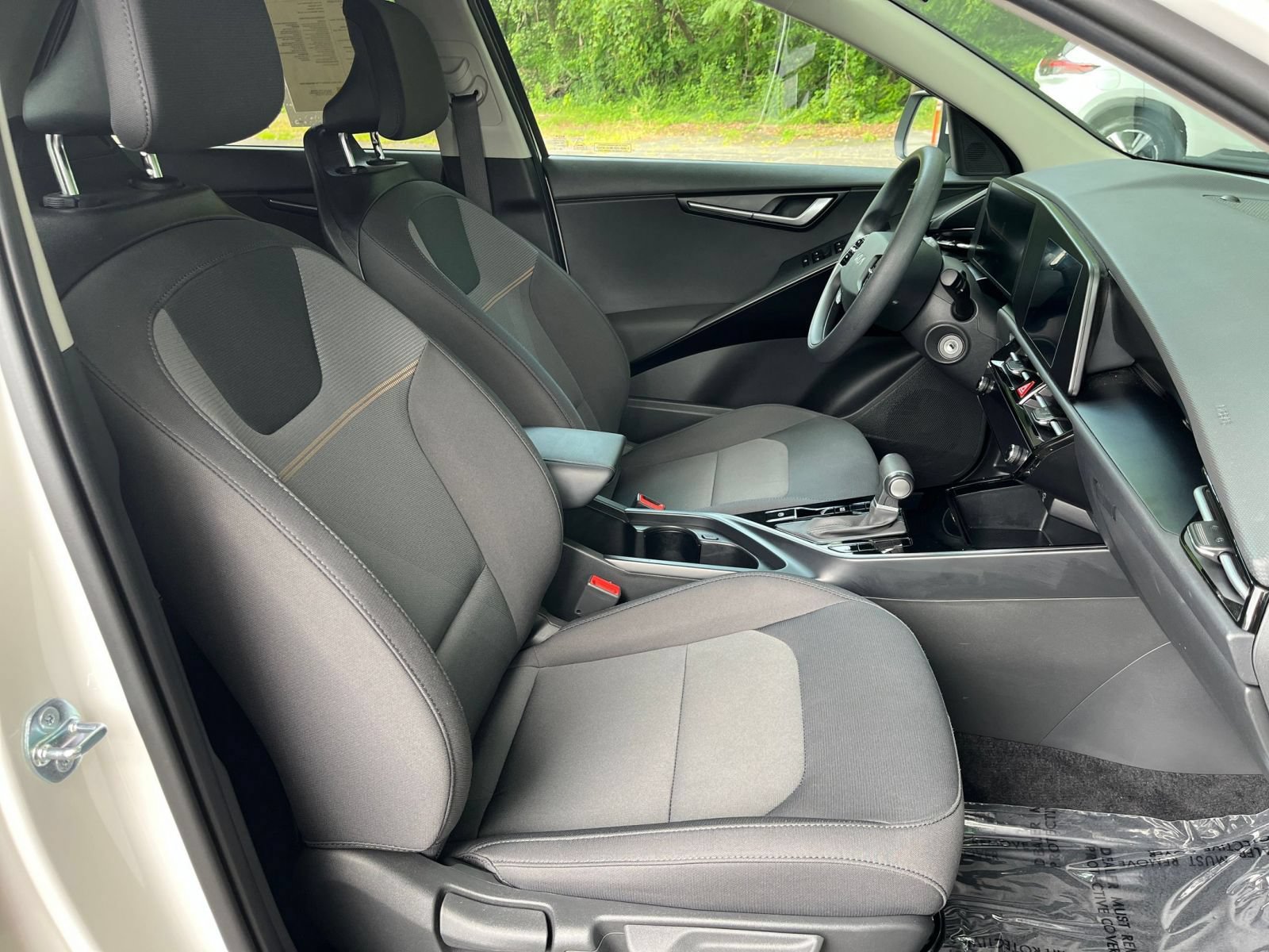 Used 2026 Kia Niro LX FWD image 34