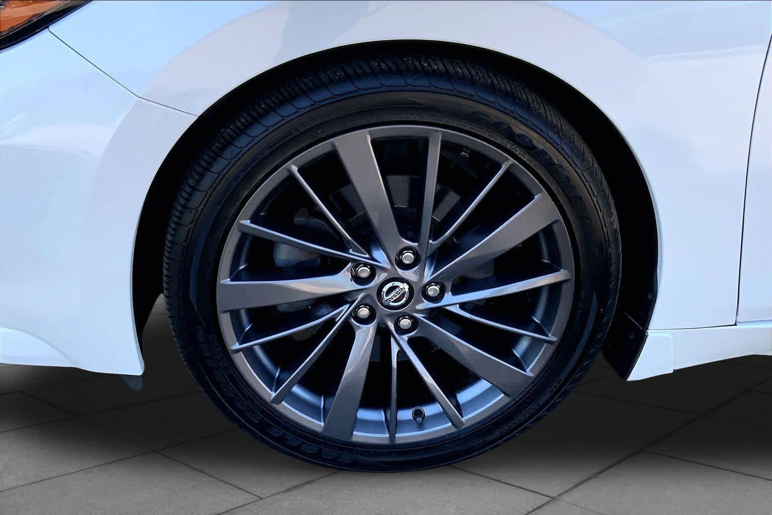 Used 2019 Nissan Maxima Platinum w/ Reserve Package FWD image 11