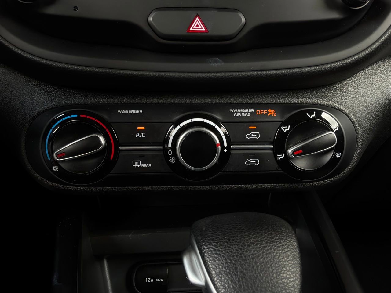 Used 2025 Kia Soul LX w/ LX Technology Package FWD image 24