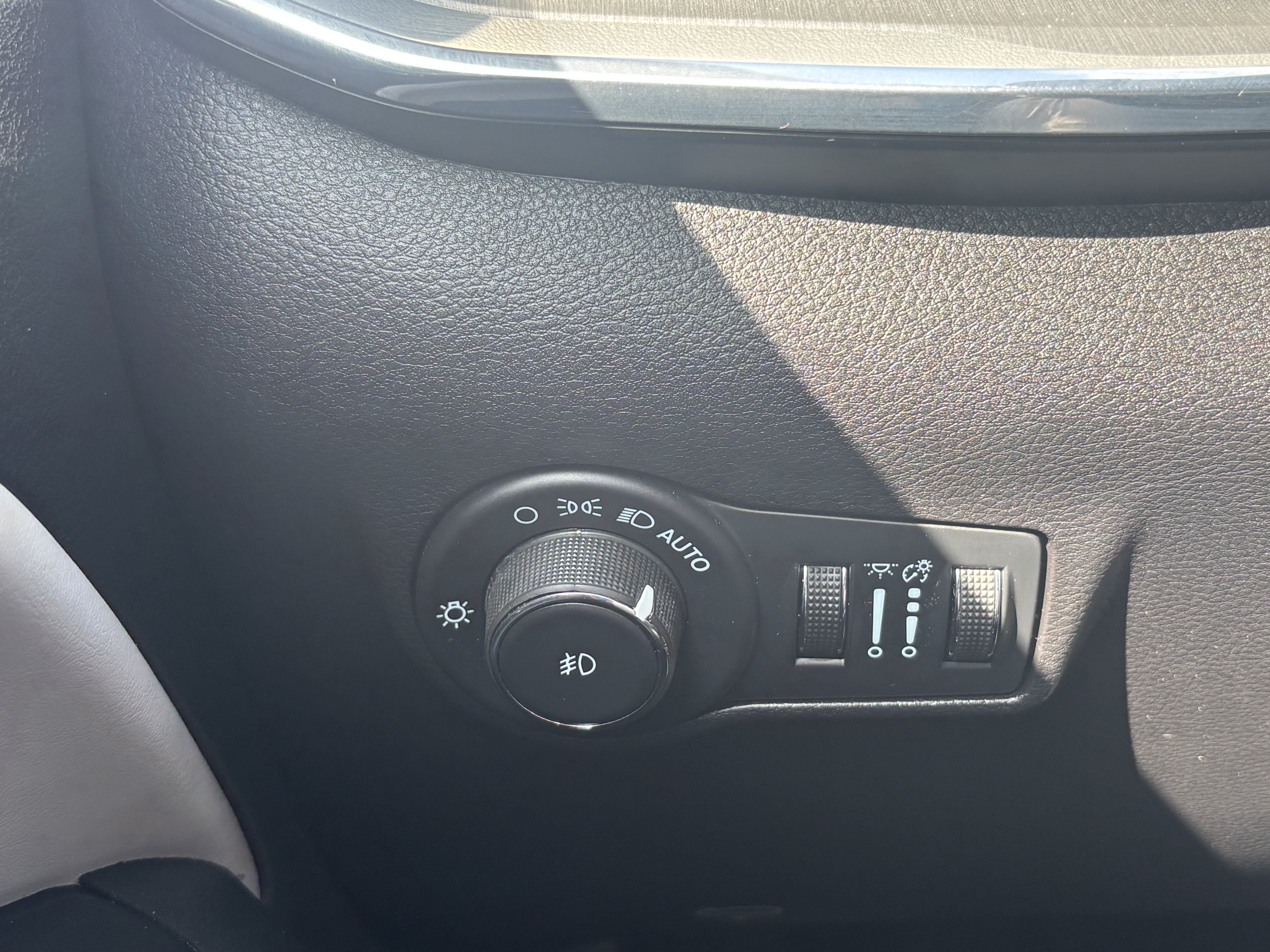 Used 2023 Jeep Compass Limited AWD/4WD image 21