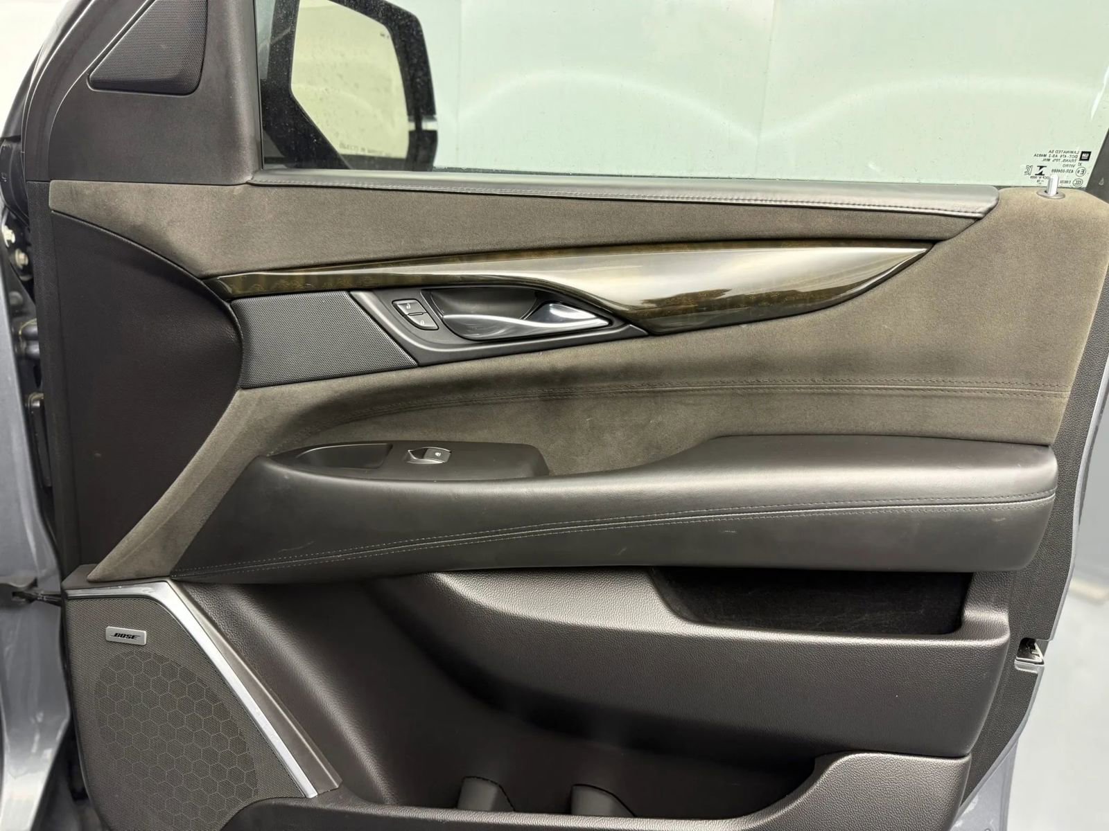 Used 2018 Cadillac Escalade ESV Platinum AWD/4WD image 16