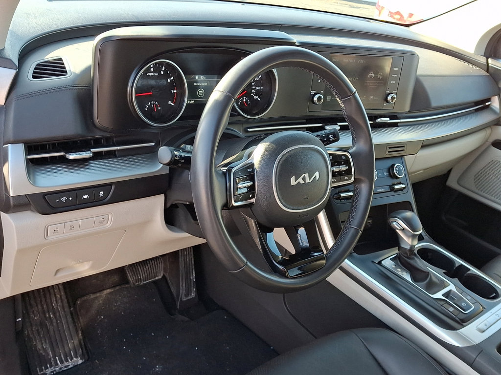 Used 2024 Kia Carnival LX image 25