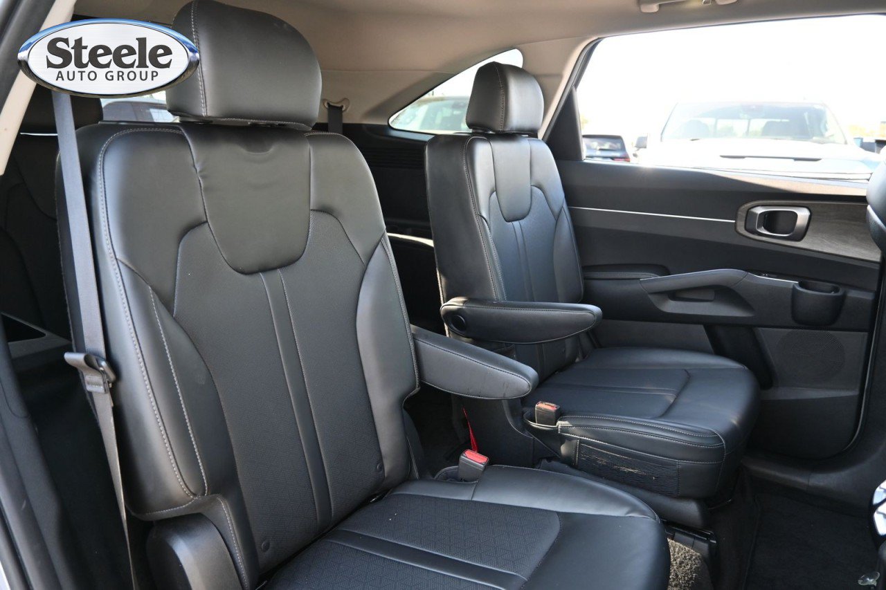 Used 2023 Kia Sorento EX w/ Panoramic Sunroof Package FWD image 25