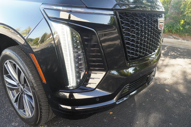 Used 2025 Cadillac Escalade ESV Sport AWD/4WD image 30