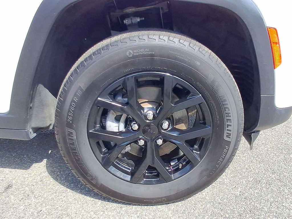Used 2024 Jeep Grand Cherokee Altitude AWD/4WD image 33