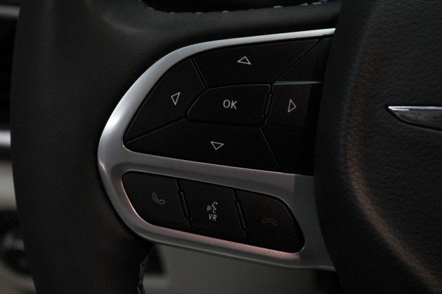 Used 2024 Chrysler Pacifica Touring-L image 11