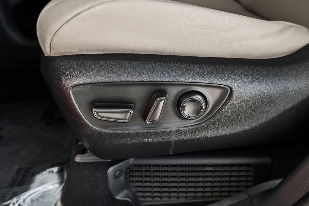 Used 2021 Toyota Sienna XLE w/ XLE Plus Package FWD image 16