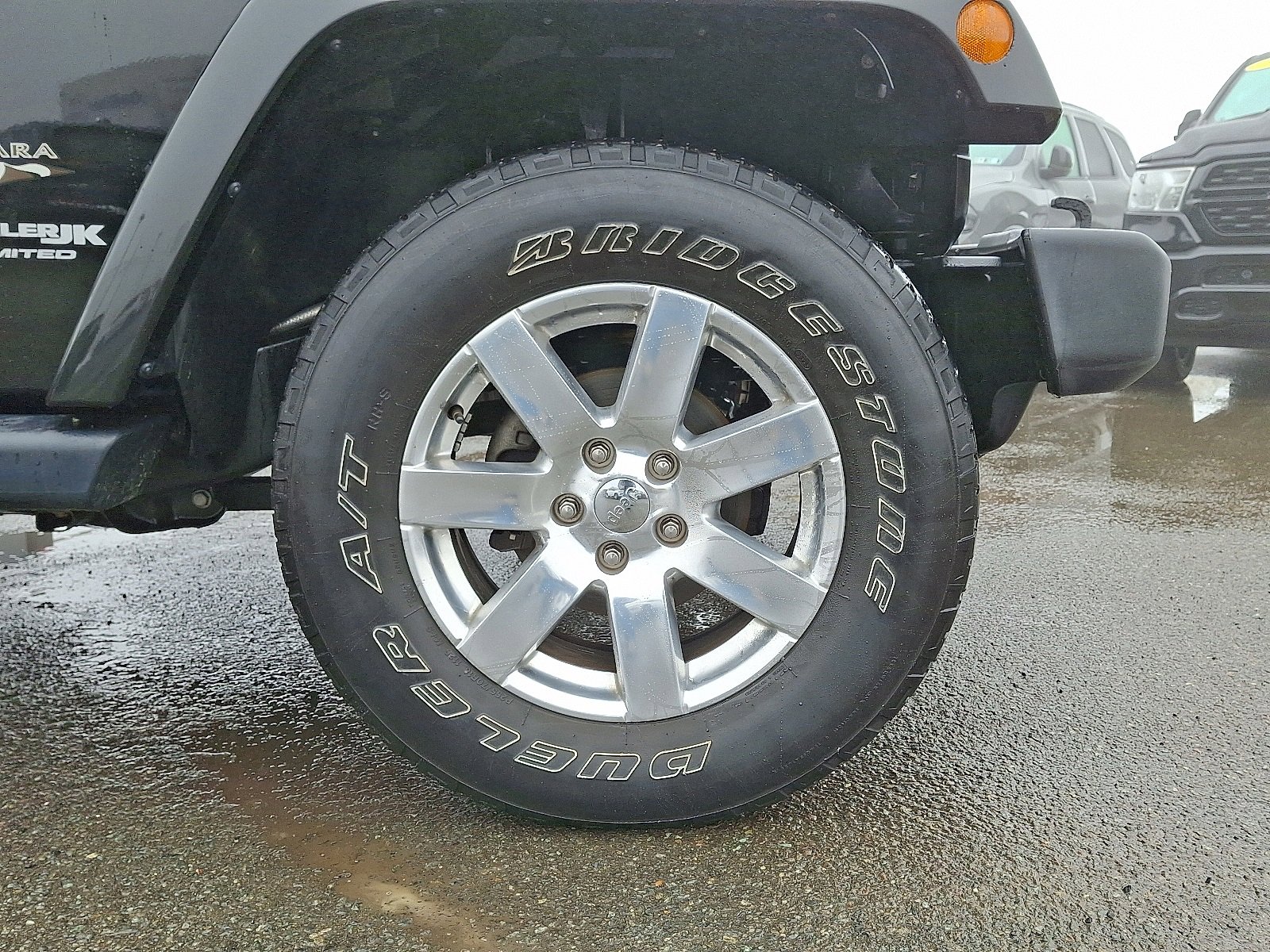 Used 2018 Jeep Wrangler Unlimited Sahara w/ Connectivity Group image 9