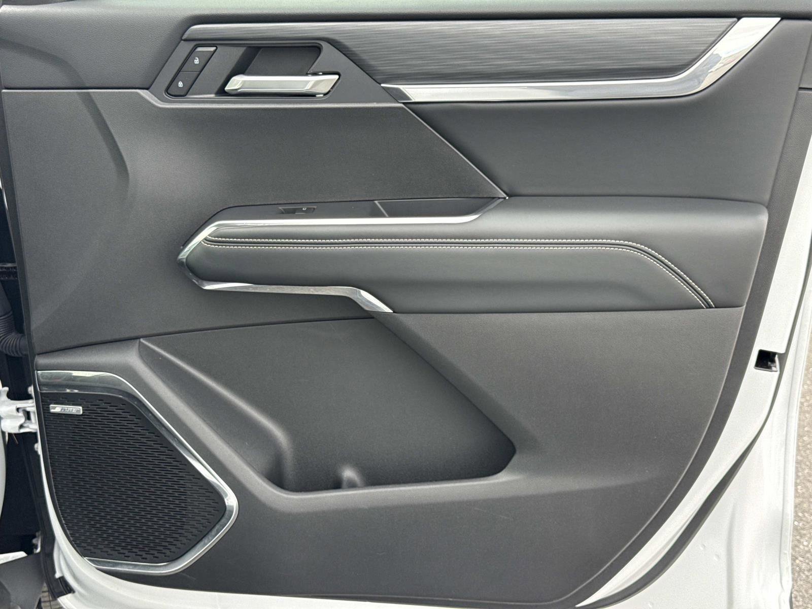 Used 2025 GMC Acadia Elevation image 17