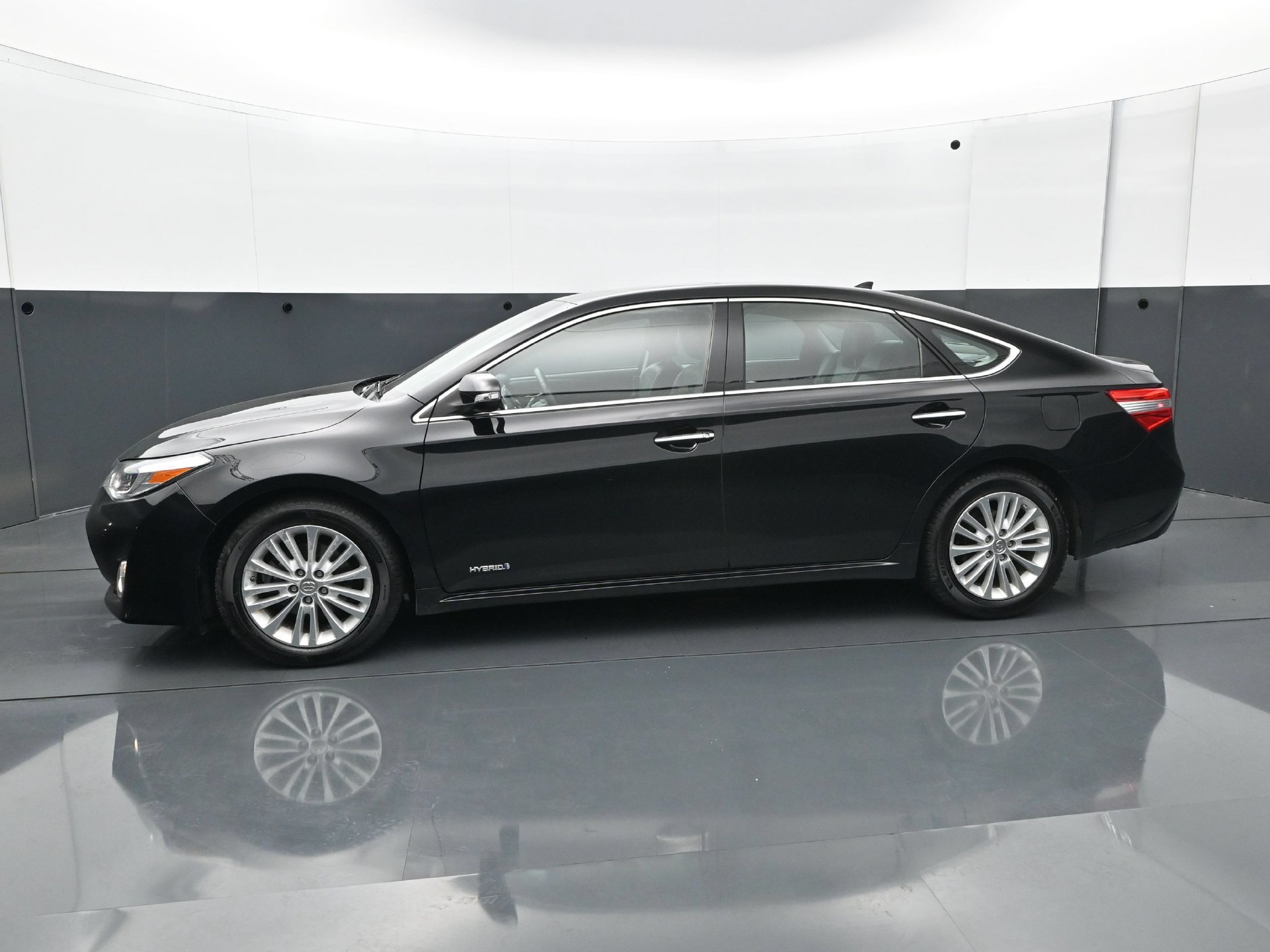 Used 2014 Toyota Avalon Limited FWD image 3