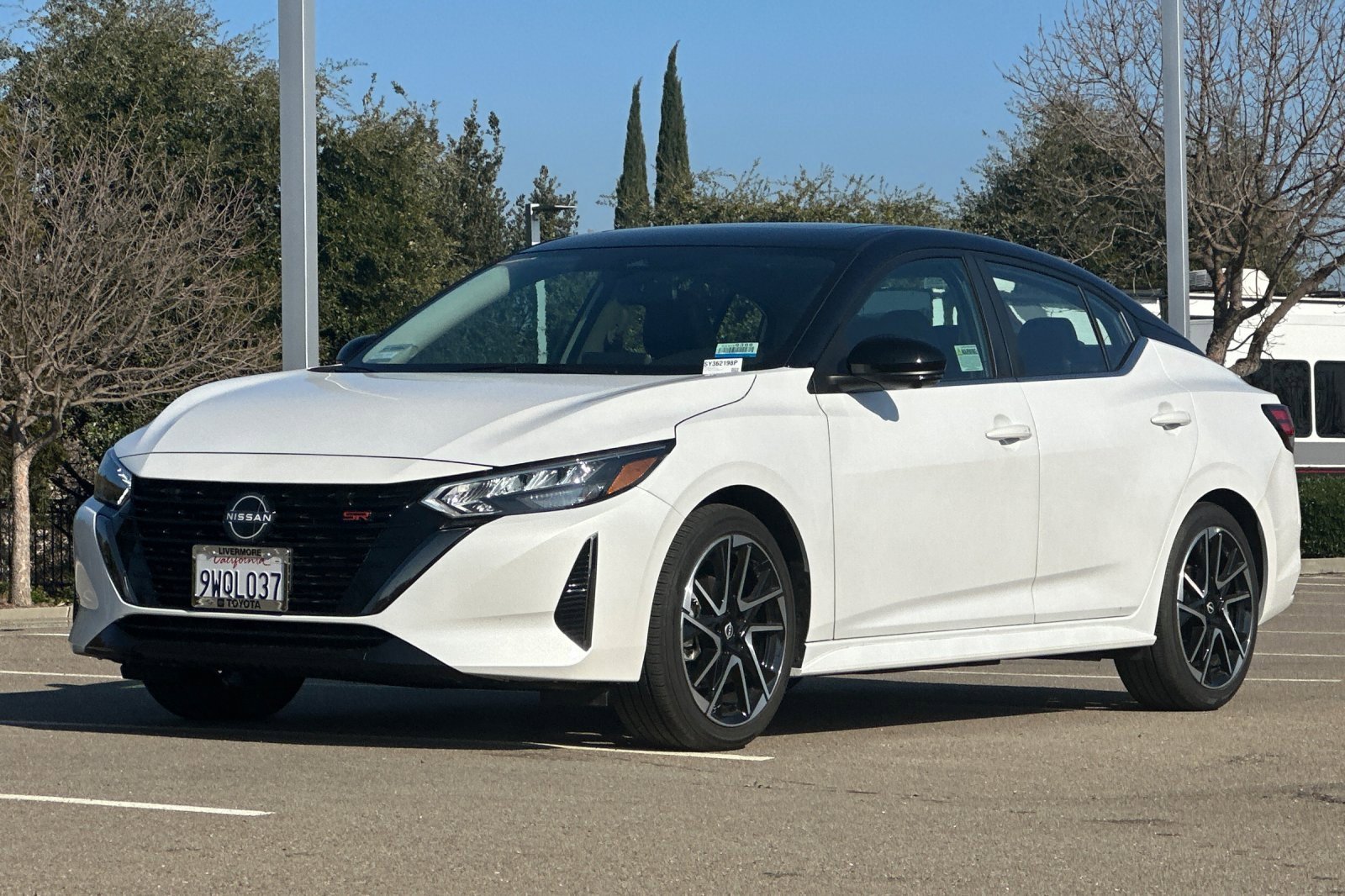 Used 2025 Nissan Sentra SR w/ SR Premium Package image 8