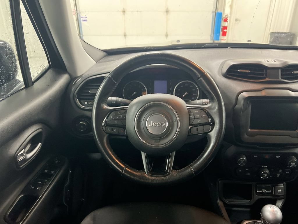 Used 2018 Jeep Renegade Altitude FWD image 11