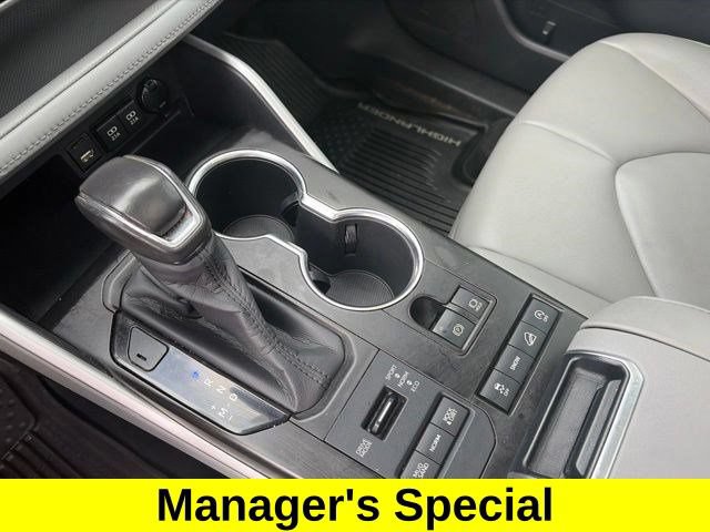 Used 2020 Toyota Highlander XLE AWD/4WD image 29