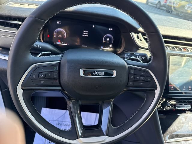 Used 2023 Jeep Grand Cherokee Altitude AWD/4WD image 17