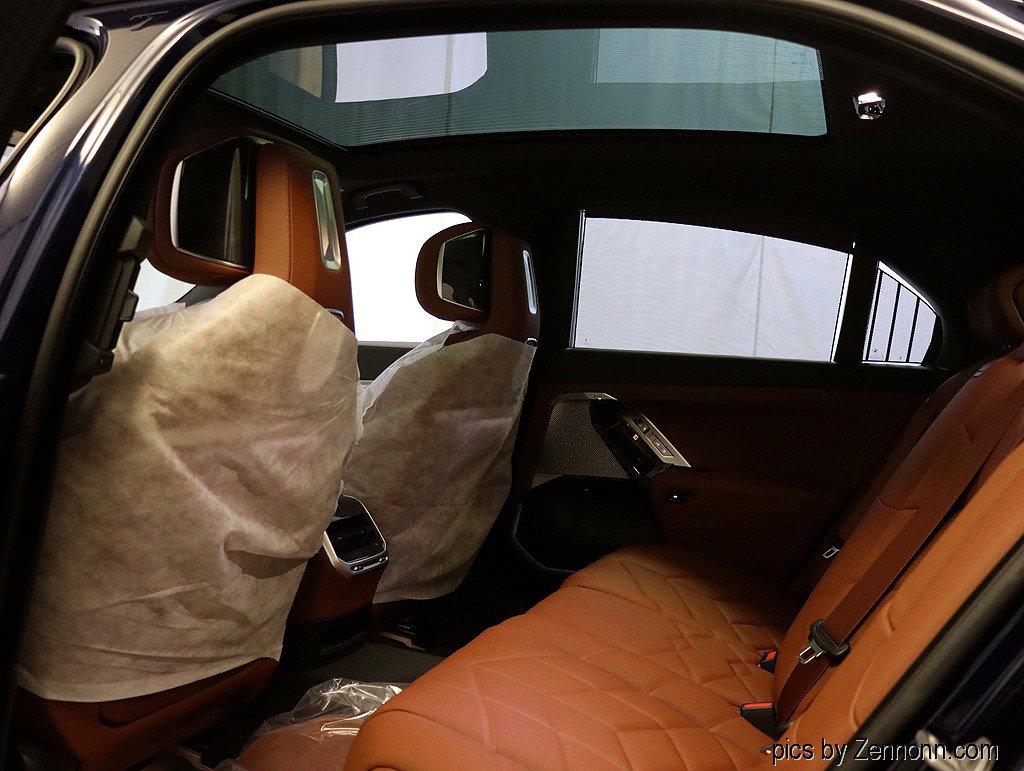 Used 2026 BMW 750e xDrive image 14