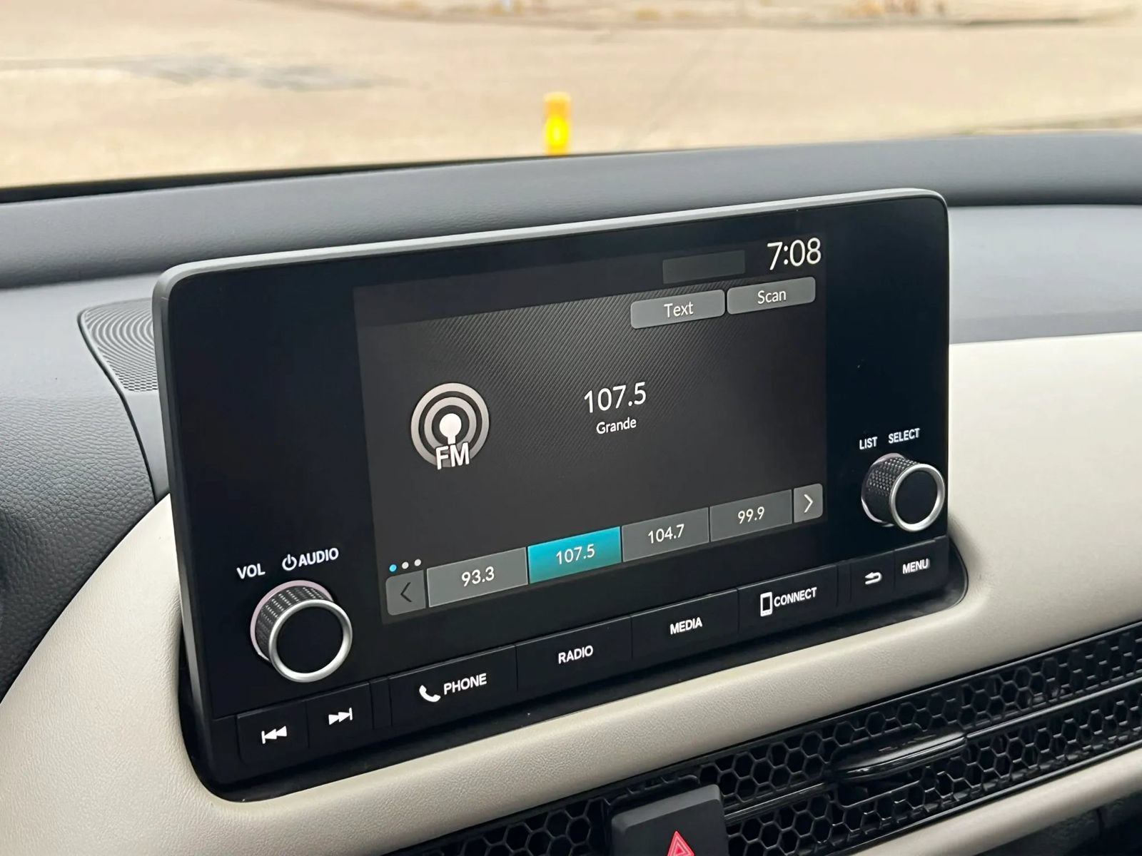 Used 2025 Honda HR-V LX image 28