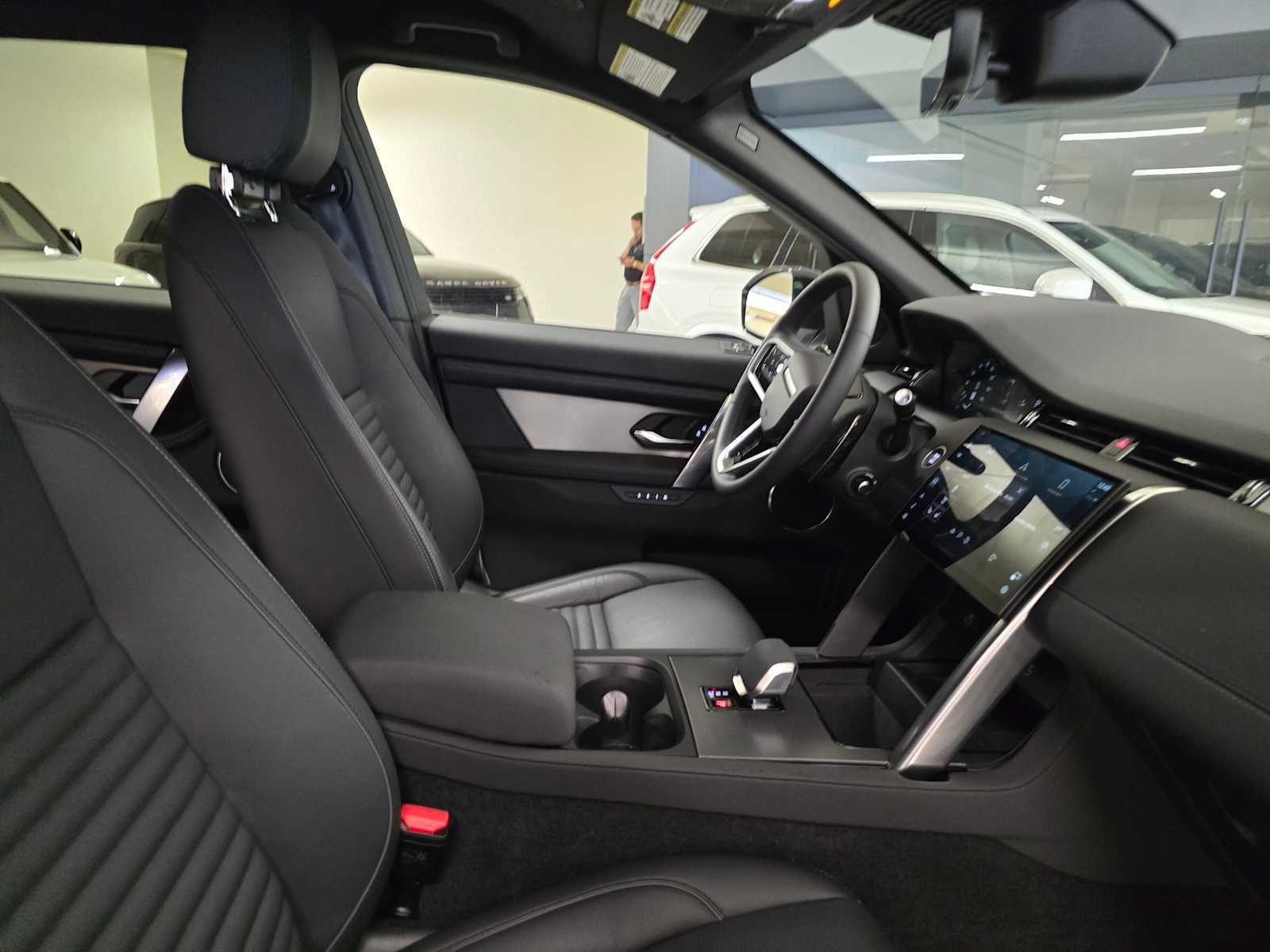 Certified 2025 Land Rover Discovery Sport Dynamic SE image 10
