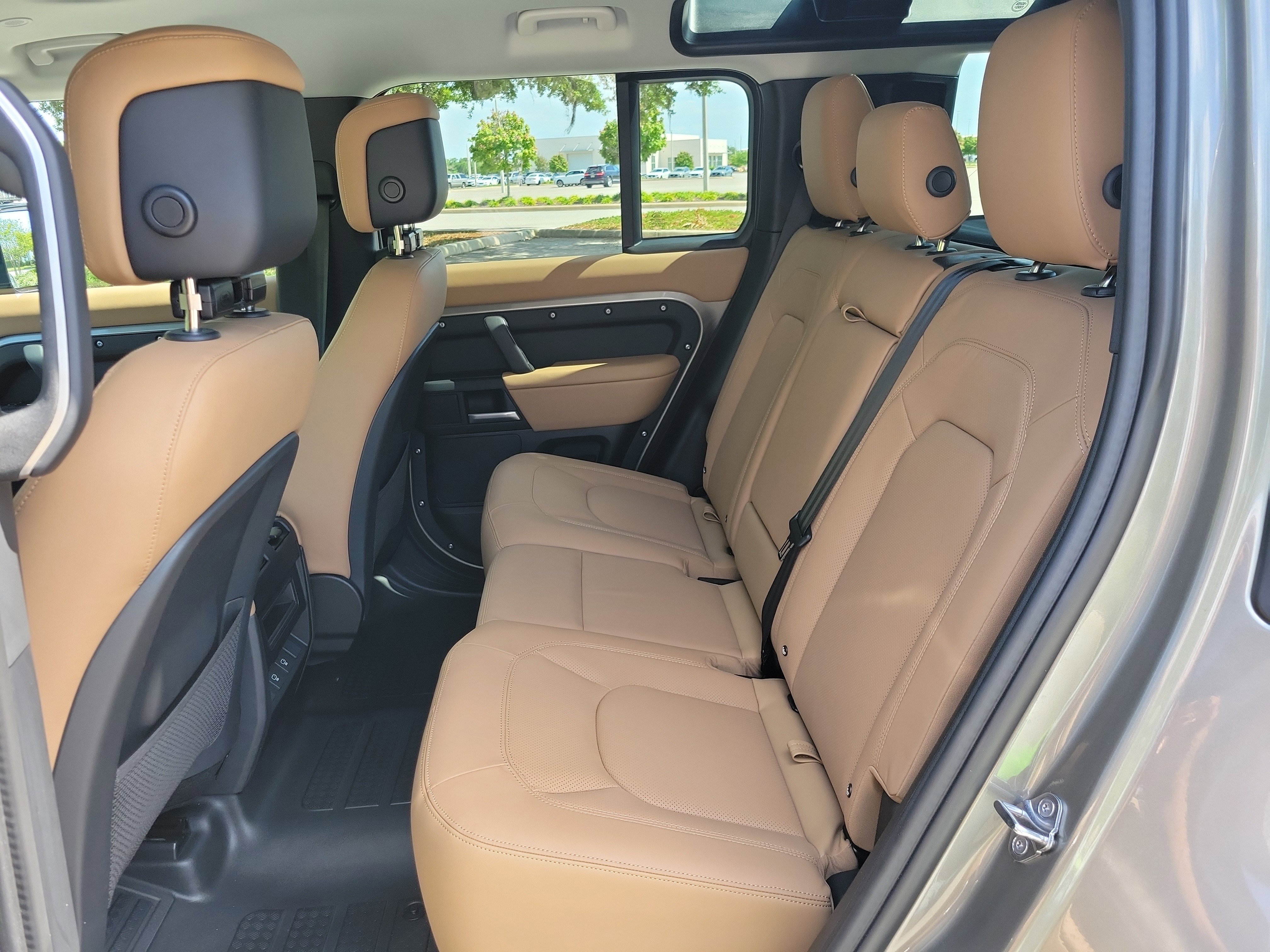 Used 2025 Land Rover Defender 110 S AWD/4WD image 16