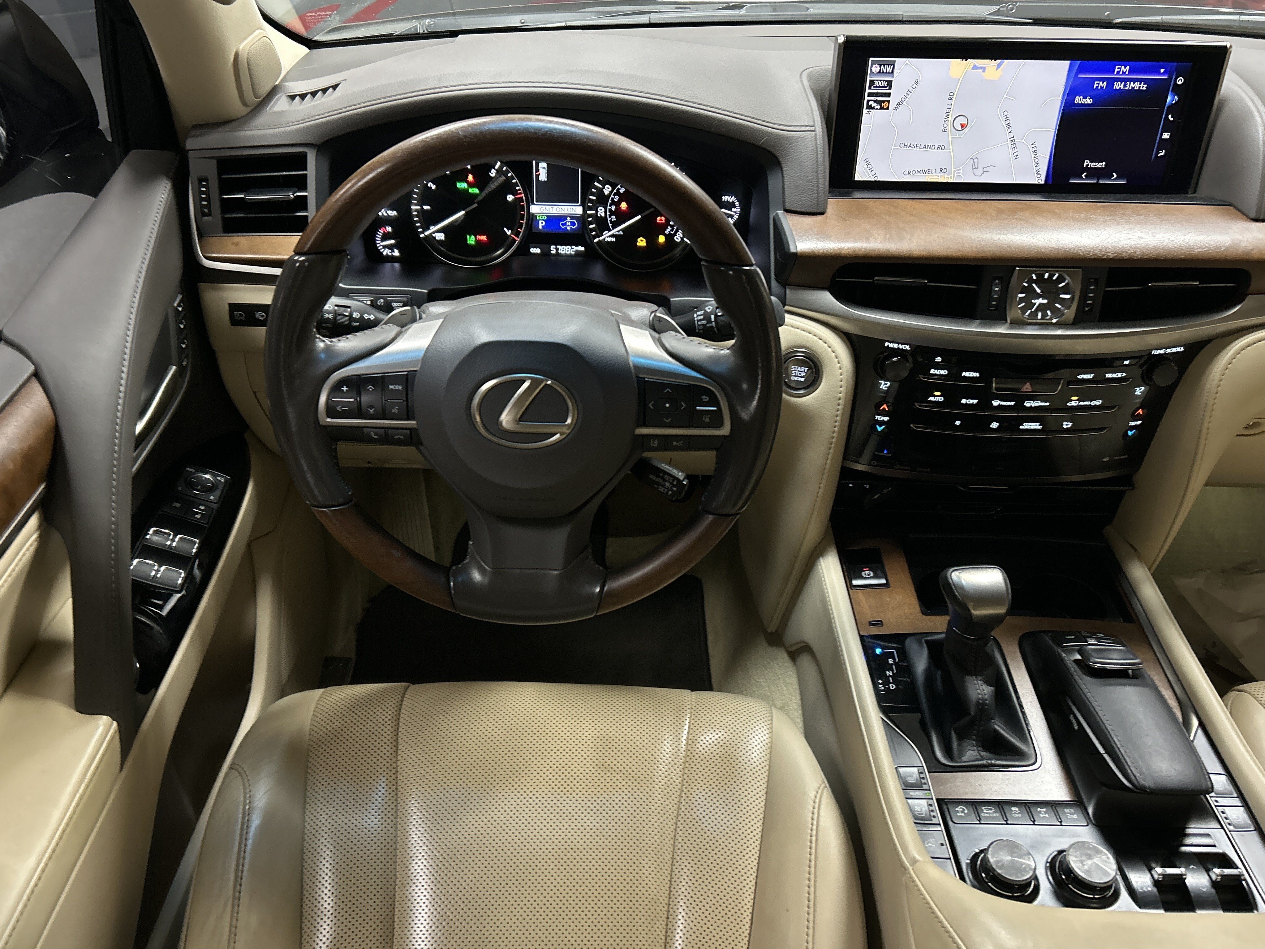 Used 2020 Lexus LX 570 4WD w/ Luxury Package image 30
