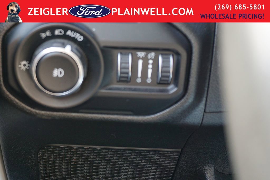 Used 2021 Jeep Wrangler Unlimited Sahara w/ Dual Top Group AWD/4WD image 29