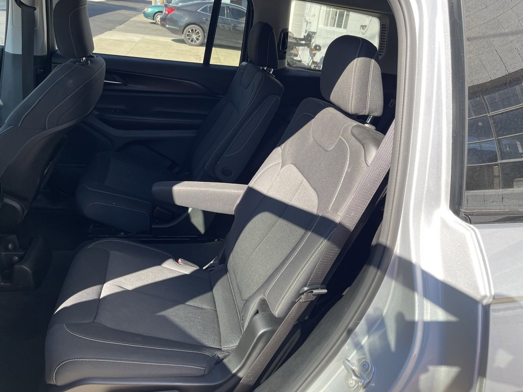 Used 2024 Jeep Grand Cherokee L Laredo image 7