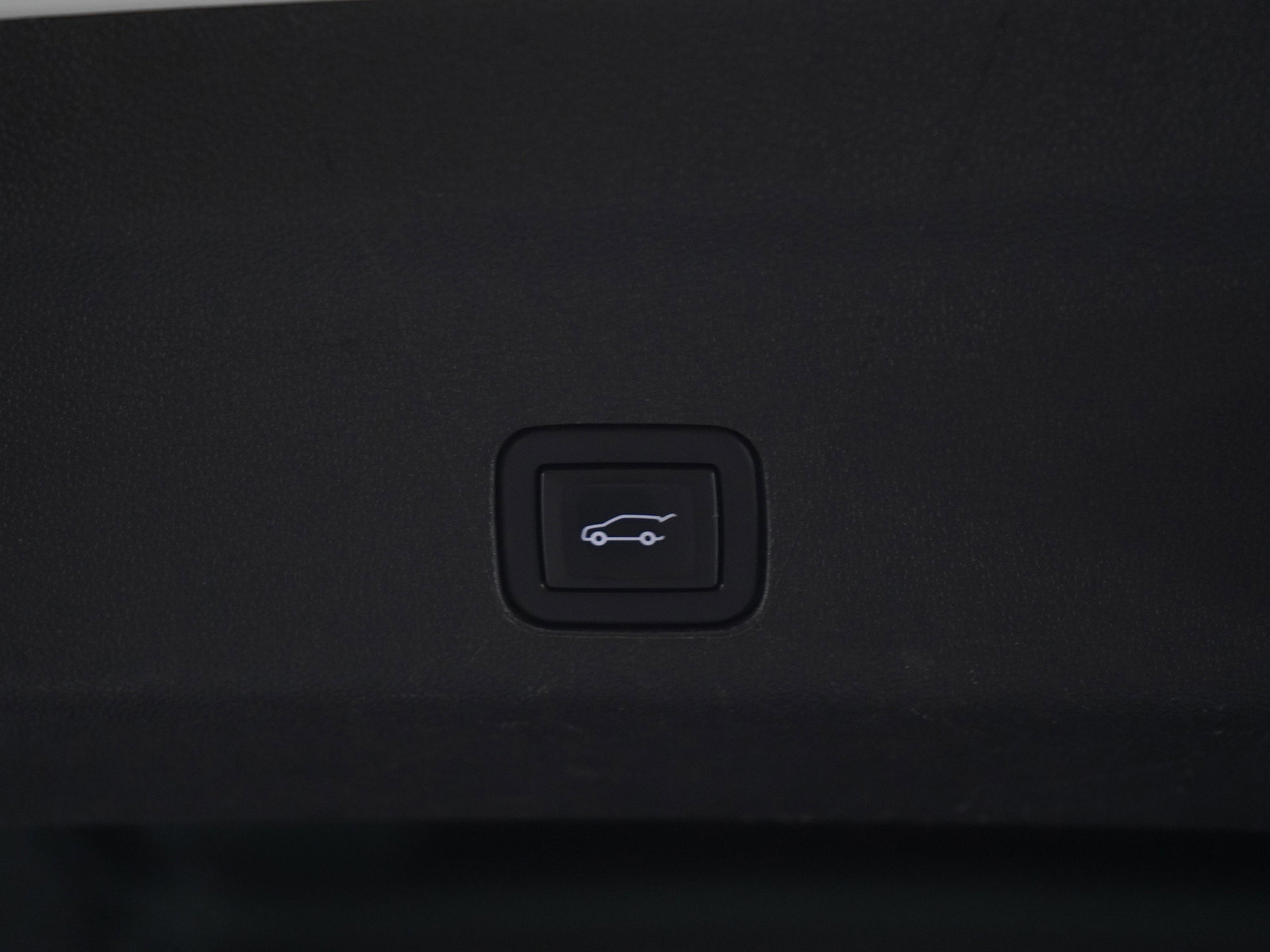 Used 2021 GMC Yukon Denali w/ Denali Premium Package image 19