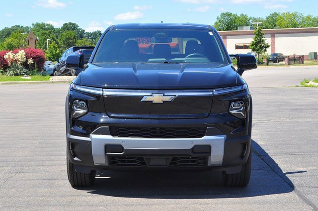 New 2025 Chevrolet Silverado EV LT image 6