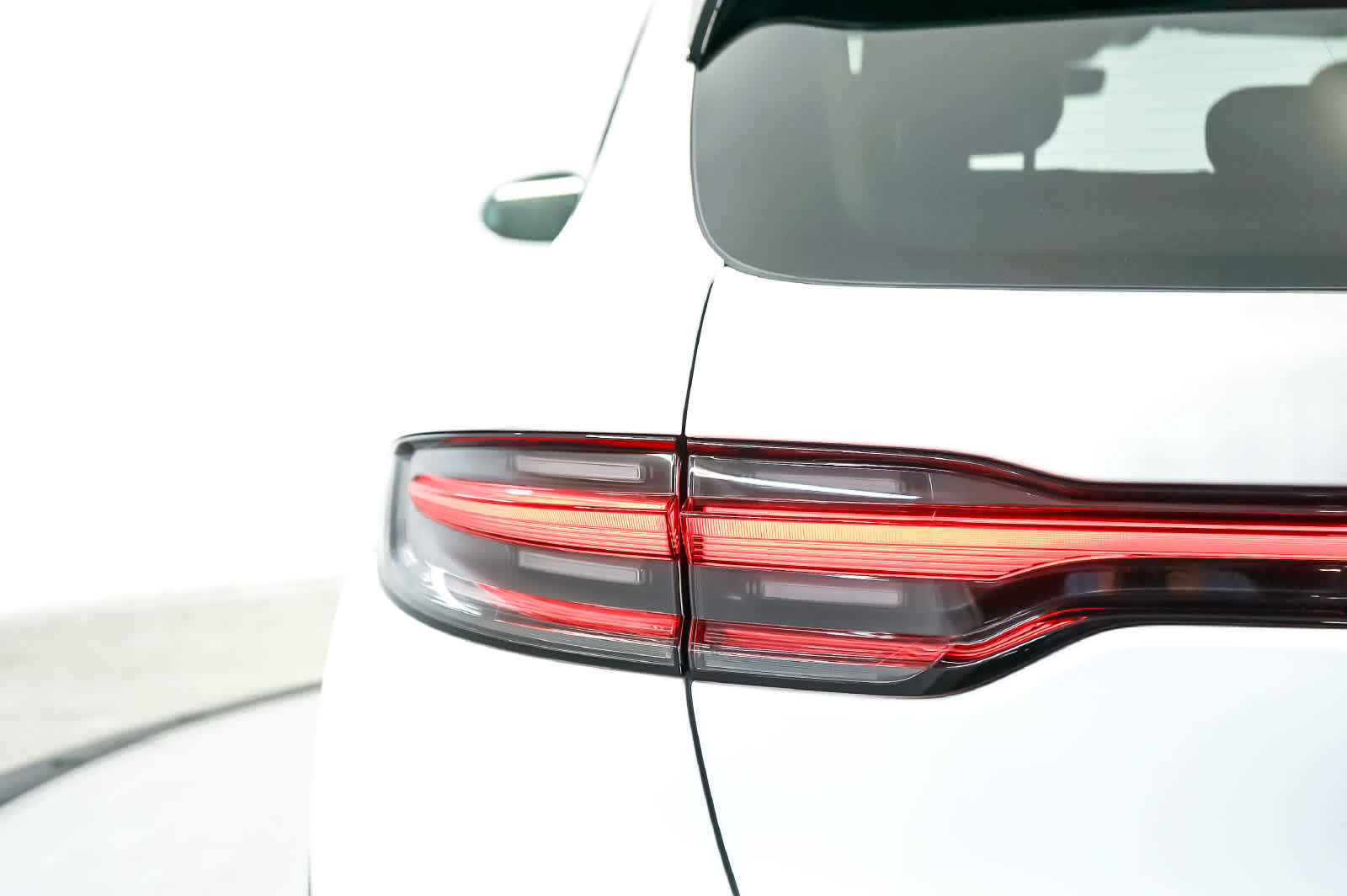 Certified 2026 Porsche Macan AWD/4WD image 11